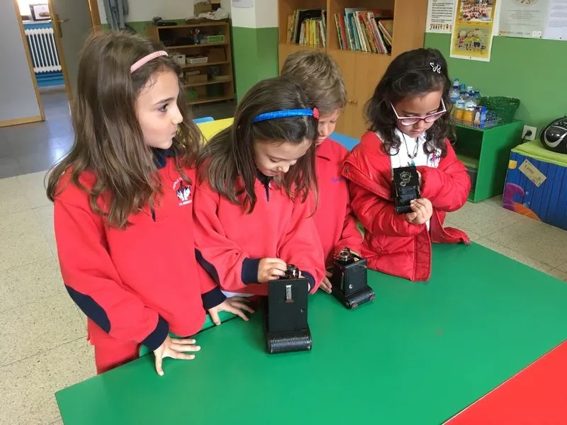 Foto 7 - Los infantiles del colegio Padres Trinitarios se asoman al pasado  