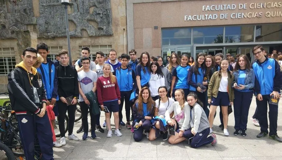 Alumnos del colegio San Juan Bosco en su visita a la Facultad de Ciencias de la USAL