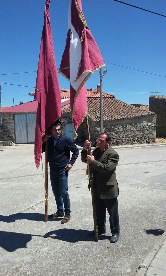 Foto 2 - Los vecinos de Almendra honran a San Isidro  