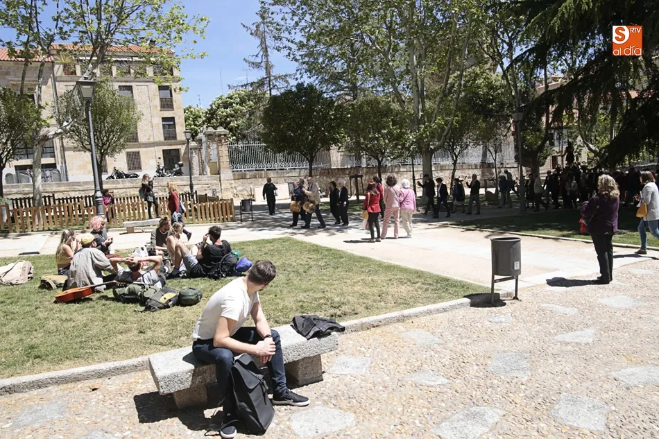 Foto 7 - San Isidro Labrador se pasea por la plaza de Col&oacute;n con los agricultores