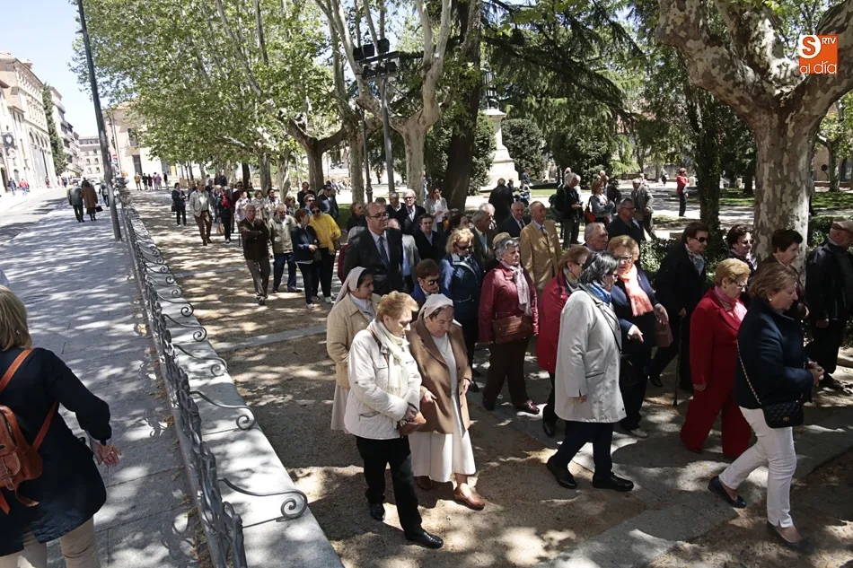 Foto 4 - San Isidro Labrador se pasea por la plaza de Col&oacute;n con los agricultores