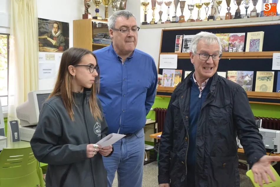 Foto 4 - El IES Fray Diego hace un donativo a Hijos del Ma&iacute;z y entrega los premios de su D&iacute;a de la...