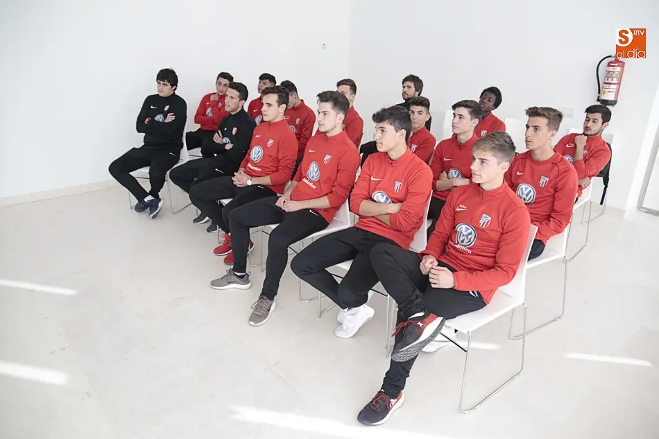 Foto 5 - Homenaje del Ayuntamiento&nbsp; a la UD Santa Marta de F&uacute;tbol Femenino y al Juvenil B  