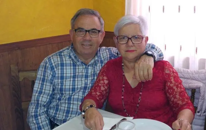 Los vecinos de Diosleguarde se juntan en torno a la mesa para festejar San Isidro  