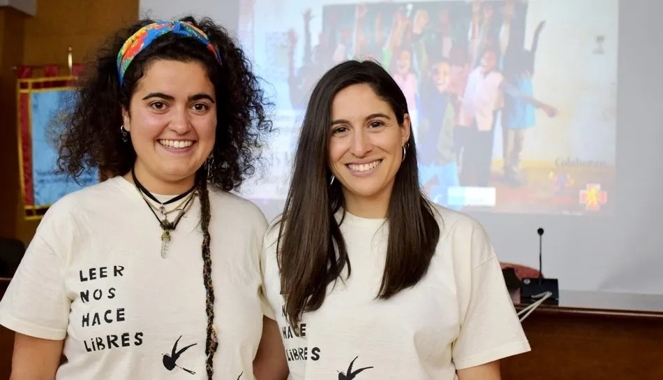 Sara Santos y Lucía Hurtado, ponentes en este acto en la Facultad de Educación