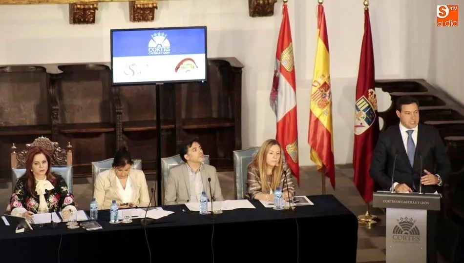 El portavoz popular en las Cortes regionales, Raúl de la Hoz, en el pleno celebrado en Fonseca. Foto de Alejandro López