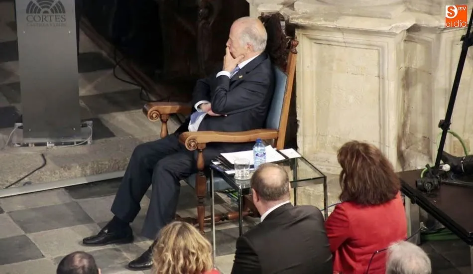 El Procurador del Común en funciones, Javier Amoedo, en el pleno celebrado en Fonseca. Foto de Alejandro López