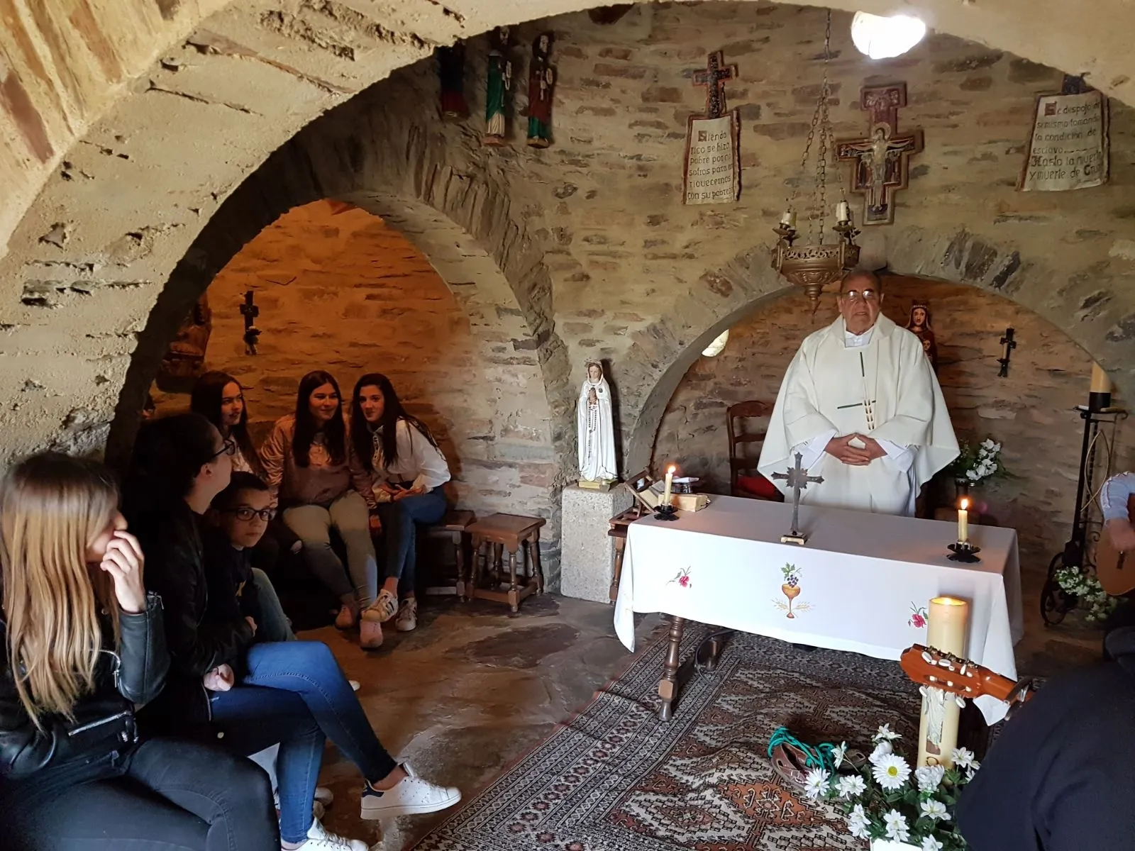 Foto 5 - Alumnos de Religi&oacute;n de los arciprestazgos de Yeltes y Campo Charro disfrutan de una convivencia  