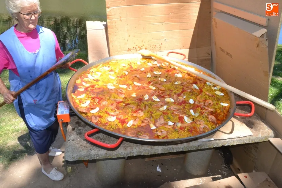 Foto 7 - Unas 80 socias de Amanecer degustan en El Pic&oacute;n una gran paella  