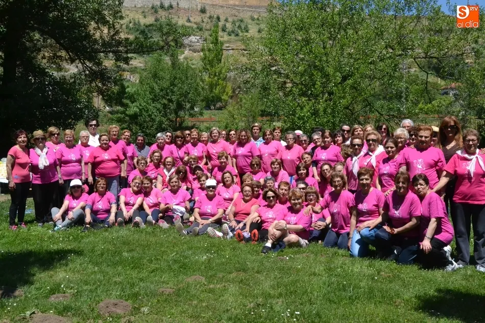 Unas 80 socias de Amanecer degustan en El Picón una gran paella  