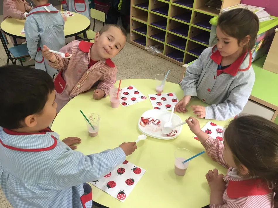 Foto 2 - El colegio Padres Trinitarios participa en el Programa Escolar de consumo de frutas, hortalizas y...