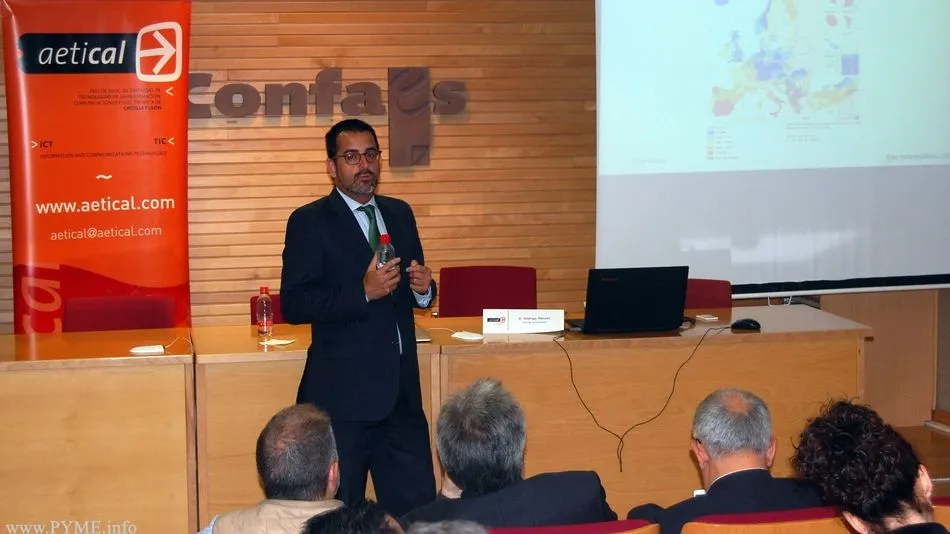 Rodrigo Méndez se dirige a los asistentes.