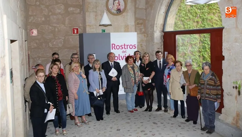 La exposición Rostros del Olvido recala en la Hospedería Fonseca hasta el mes de octubre