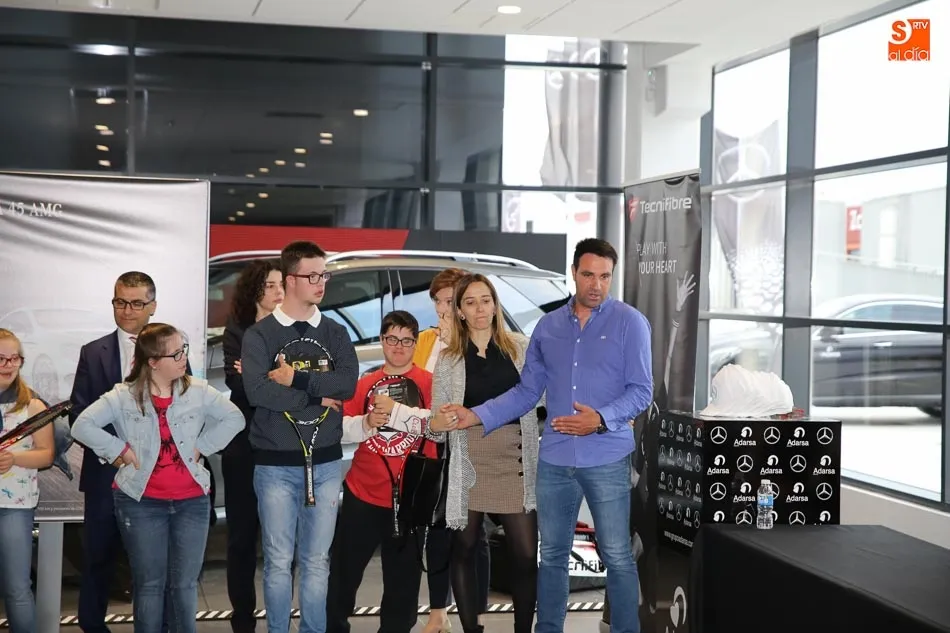 Foto 6 - La Escuela de Tenis de&nbsp; Santa Marta de Tormes entrega sus &lsquo;Raquetas Solidarias&rsquo; en un emotivo...