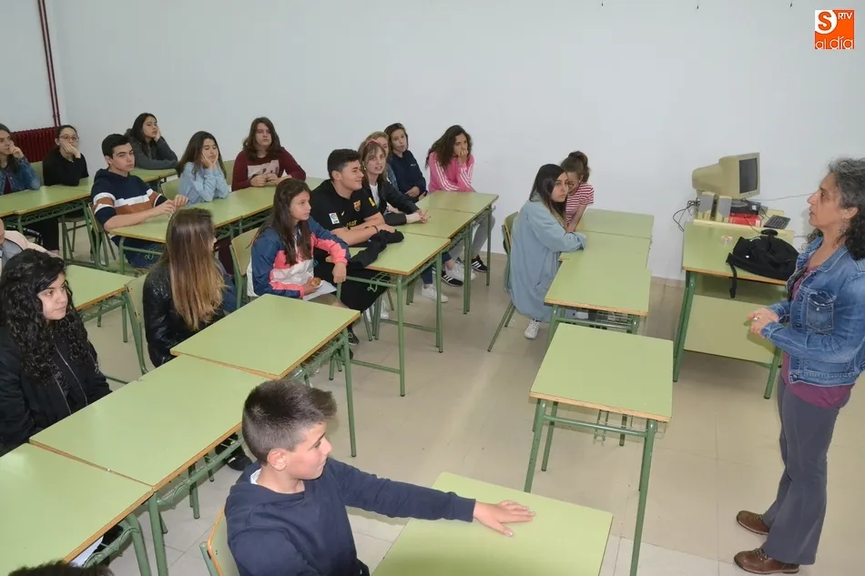 Foto 2 - Masivo inter&eacute;s en el IES Tierra por los intercambios culturales con otros pa&iacute;ses  