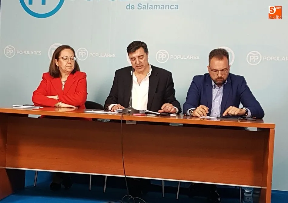 Foto 2 - El Gobierno ampl&iacute;a a 900.000 euros la ayuda a la oficina del VIII Centenario de la Universidad