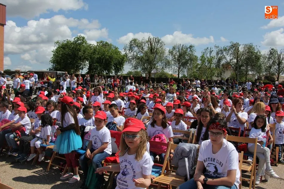 Foto 11 - Cerca de 1.500 escolares defienden la escuela p&uacute;blica rural en el 'Danzar de los Danzares'  