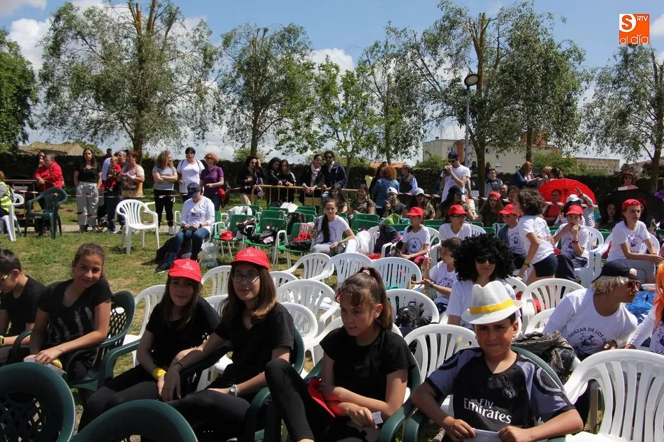 Foto 6 - Cerca de 1.500 escolares defienden la escuela p&uacute;blica rural en el 'Danzar de los Danzares'  