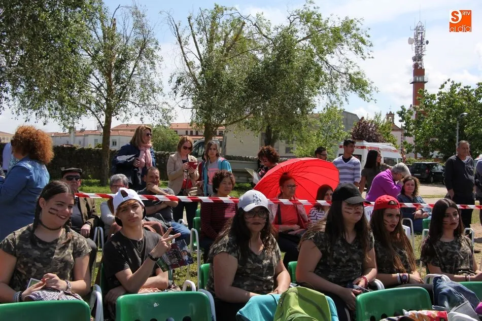 Foto 3 - Cerca de 1.500 escolares defienden la escuela p&uacute;blica rural en el 'Danzar de los Danzares'  