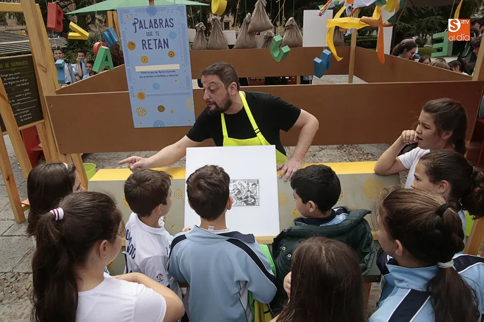 Foto 9 - La Plaza de Anaya se transforma en un &lsquo;Mercado de palabras&rsquo; con motivo del VIII Centenario