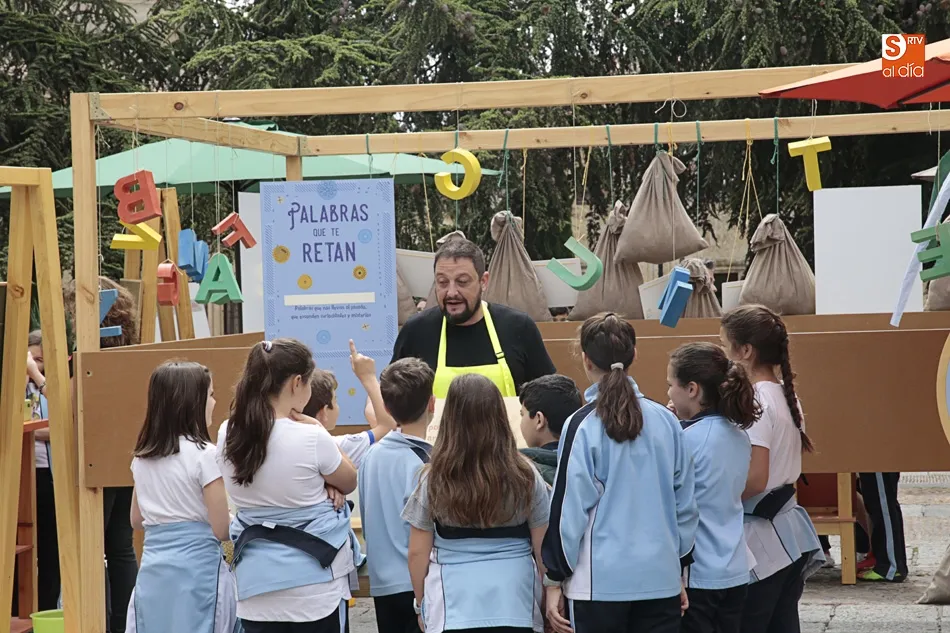 Foto 8 - La Plaza de Anaya se transforma en un &lsquo;Mercado de palabras&rsquo; con motivo del VIII Centenario