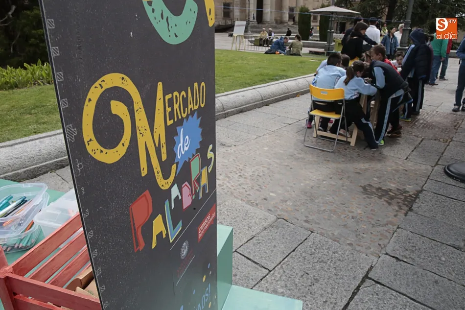 Foto 4 - La Plaza de Anaya se transforma en un &lsquo;Mercado de palabras&rsquo; con motivo del VIII Centenario