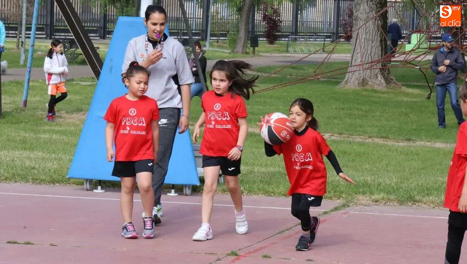Las pistas del parque de los Jesuitas acogieron esta jornada para fomentar el baloncesto. Foto de Alberto Martín