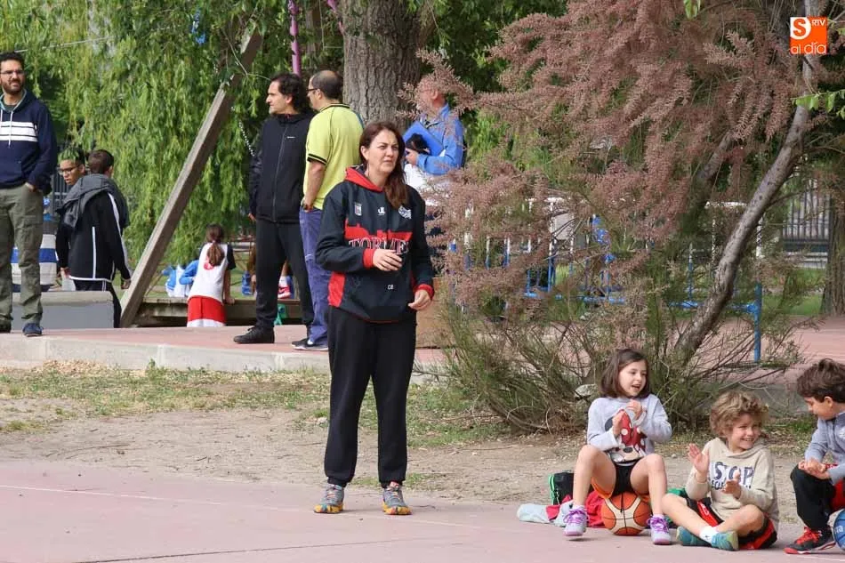 Foto 11 - &Eacute;xito del D&iacute;a del Minibasket con cientos de jugadores y aficionados