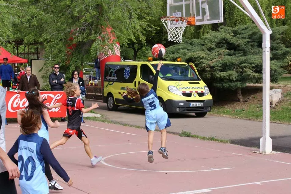 Foto 9 - &Eacute;xito del D&iacute;a del Minibasket con cientos de jugadores y aficionados
