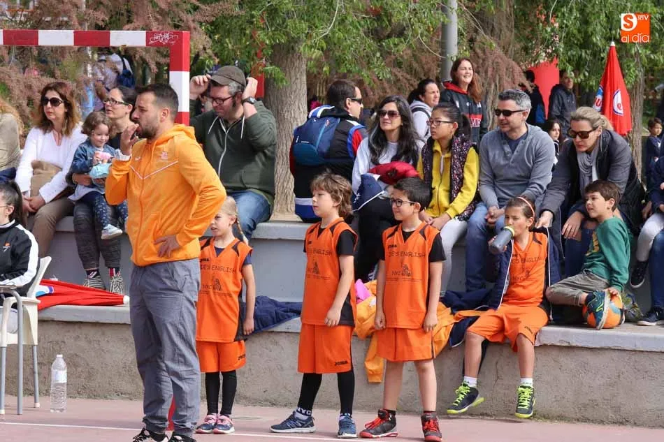 Foto 4 - &Eacute;xito del D&iacute;a del Minibasket con cientos de jugadores y aficionados