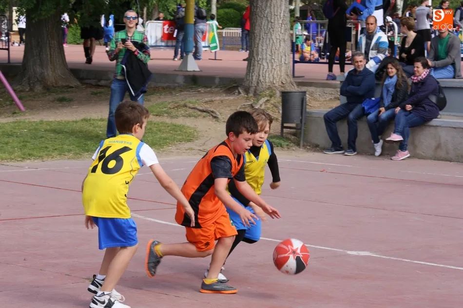 Foto 2 - &Eacute;xito del D&iacute;a del Minibasket con cientos de jugadores y aficionados