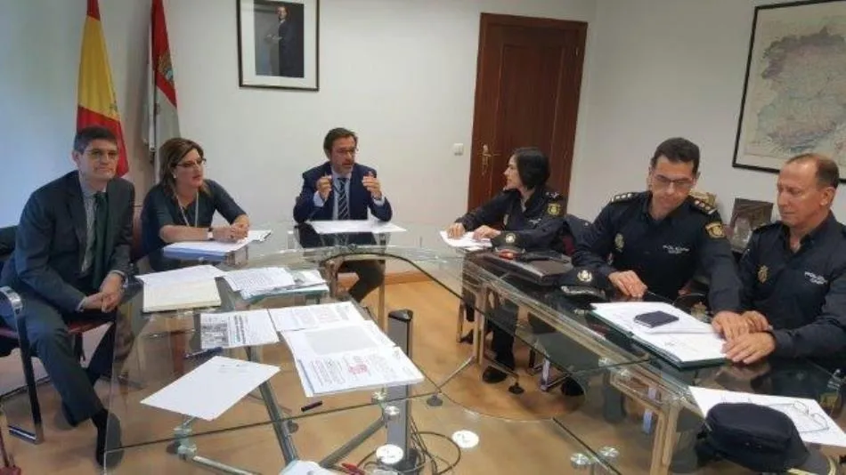 Reunión de los representantes de la Junta y de la Policía Nacional para coordinar las actuaciones en este ámbito