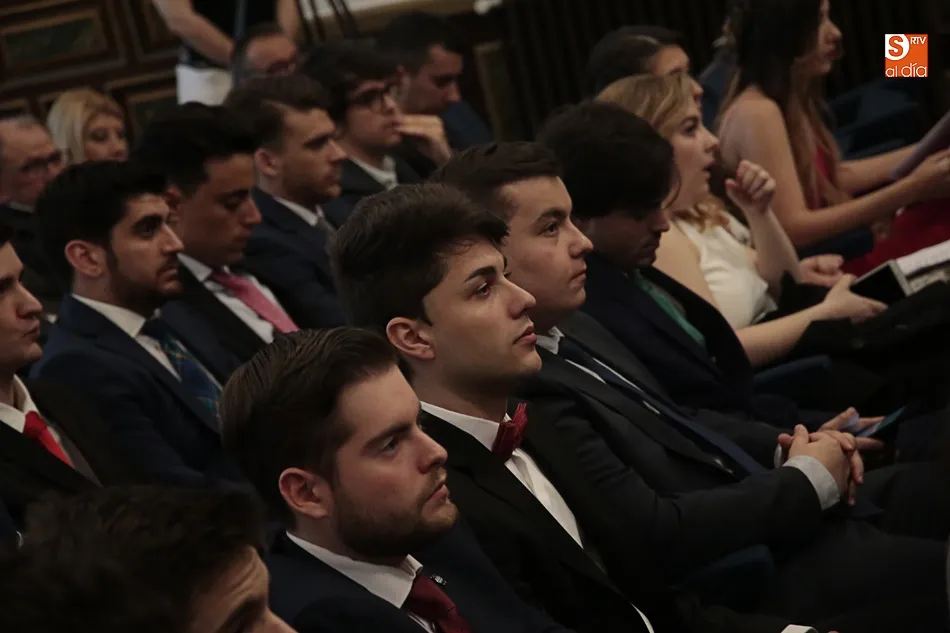 Foto 6 - Emociones y alegr&iacute;a en la graduaci&oacute;n de Ingenier&iacute;a Inform&aacute;tica de la UPSA