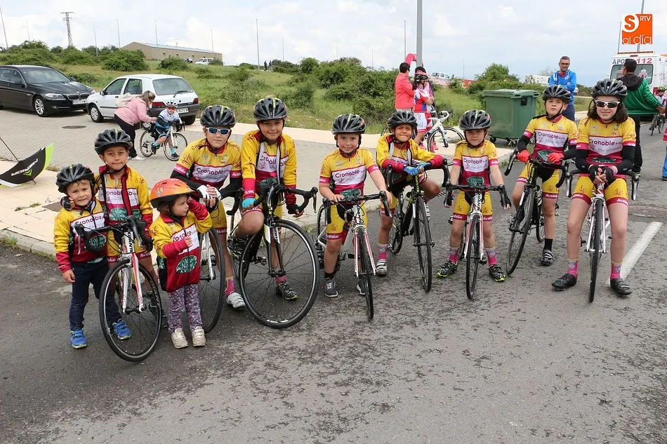 Foto 10 - M&aacute;s de un centenar de j&oacute;venes ciclistas se ponen a prueba en Guijuelo