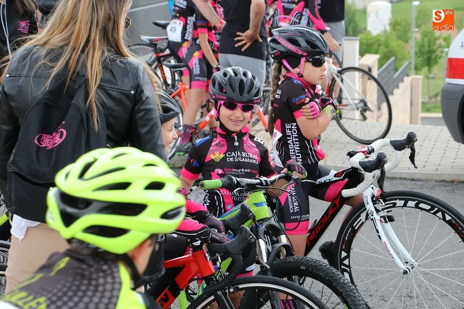 Foto 3 - M&aacute;s de un centenar de j&oacute;venes ciclistas se ponen a prueba en Guijuelo