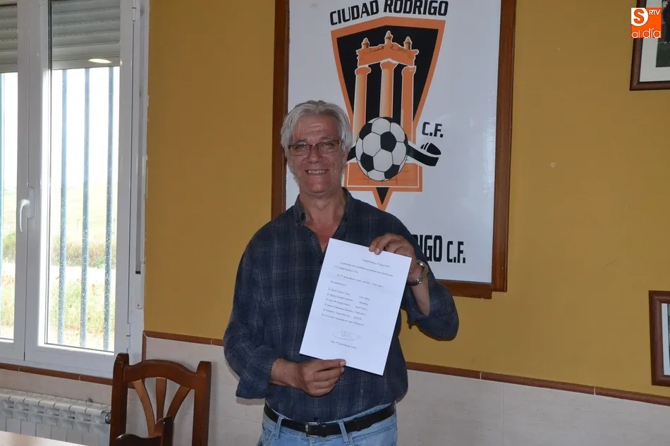 Foto 3 - El Ciudad Rodrigo CF ya tiene de forma oficial Junta Directiva  