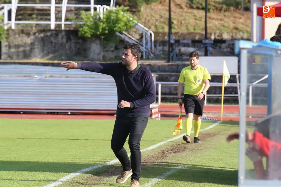 Foto 10 - Unionistas no puede abrir la lata en un partido igualado y el ascenso pasar&aacute; por Don Benito (0-0)