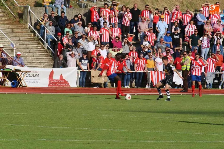 Foto 8 - Unionistas no puede abrir la lata en un partido igualado y el ascenso pasar&aacute; por Don Benito (0-0)