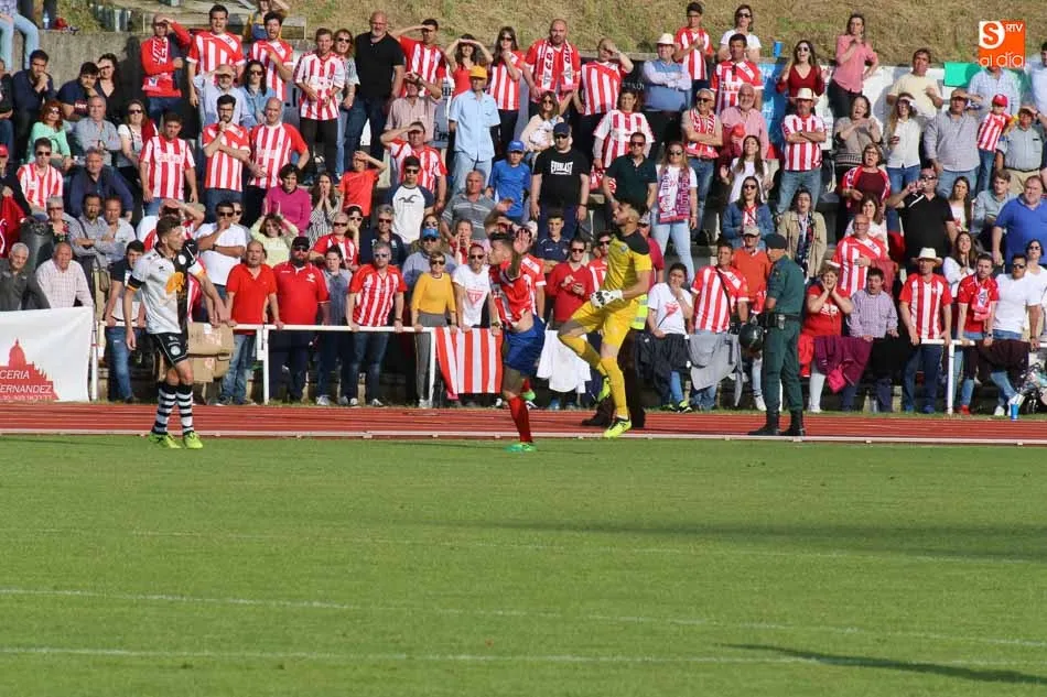 Foto 4 - Unionistas no puede abrir la lata en un partido igualado y el ascenso pasar&aacute; por Don Benito (0-0)