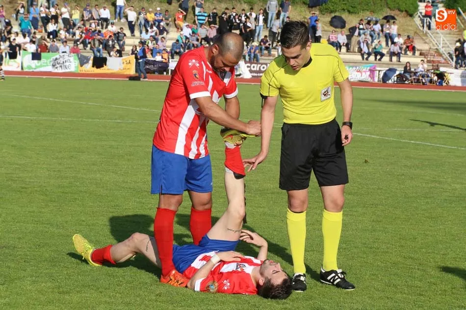 Foto 3 - Unionistas no puede abrir la lata en un partido igualado y el ascenso pasar&aacute; por Don Benito (0-0)