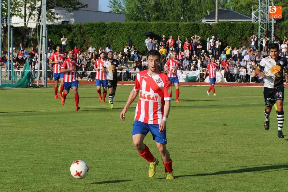 Foto 2 - Unionistas no puede abrir la lata en un partido igualado y el ascenso pasar&aacute; por Don Benito (0-0)