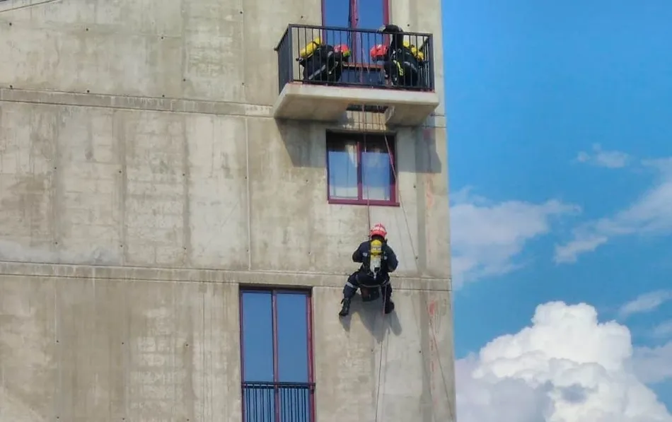 Los Bomberos llevan a cabo nuevas prácticas en la Torre del Parque  