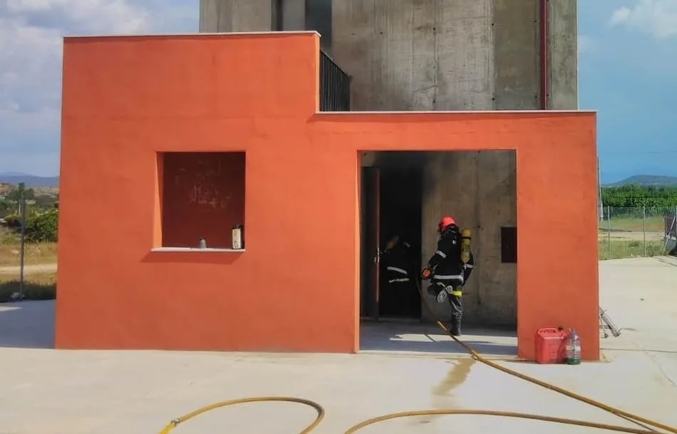 Foto 7 - Los Bomberos llevan a cabo nuevas pr&aacute;cticas en la Torre del Parque  