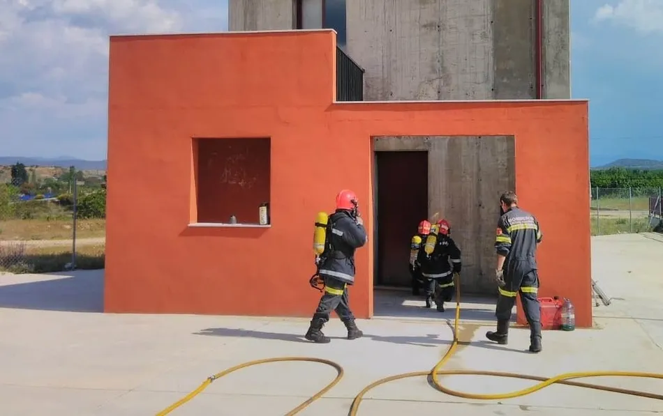 Foto 6 - Los Bomberos llevan a cabo nuevas pr&aacute;cticas en la Torre del Parque  