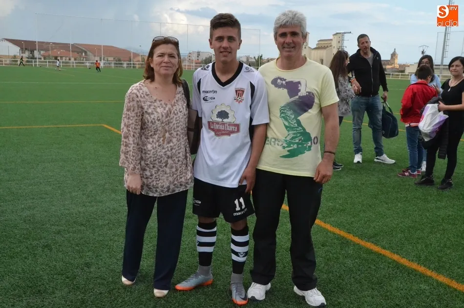 Foto 7 - El Juvenil del Ciudad Rodrigo cierra una &eacute;poca con un carrusel de goles y homenajes  