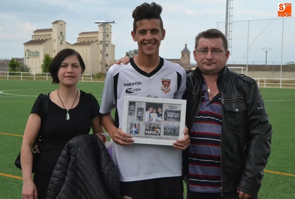 Foto 4 - El Juvenil del Ciudad Rodrigo cierra una &eacute;poca con un carrusel de goles y homenajes  