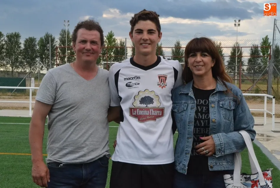 Foto 6 - El Juvenil del Ciudad Rodrigo cierra una &eacute;poca con un carrusel de goles y homenajes  