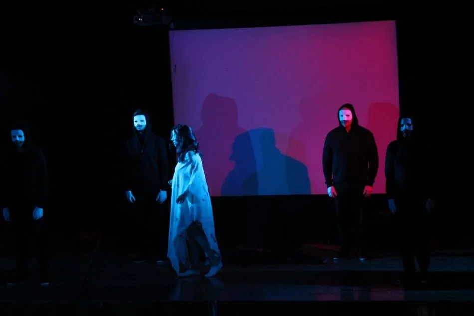 Foto 7 - Buena entrada para ver &lsquo;Mujeres de arena&rsquo; en el Certamen de Teatro Villa de Lumbrales  