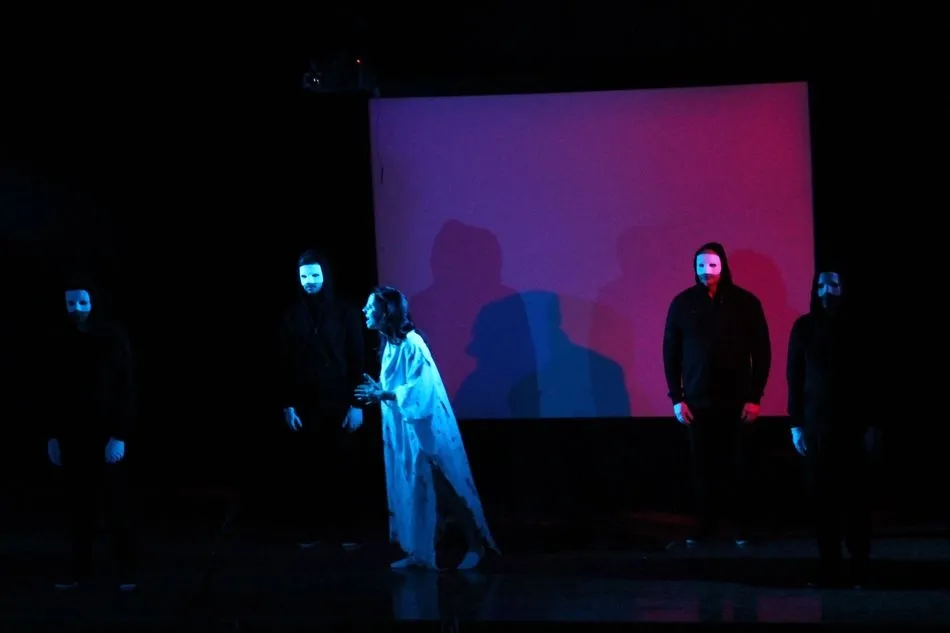 Foto 5 - Buena entrada para ver &lsquo;Mujeres de arena&rsquo; en el Certamen de Teatro Villa de Lumbrales  