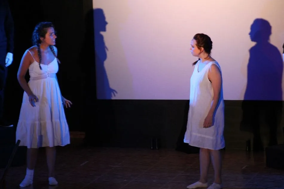 Foto 4 - Buena entrada para ver &lsquo;Mujeres de arena&rsquo; en el Certamen de Teatro Villa de Lumbrales  